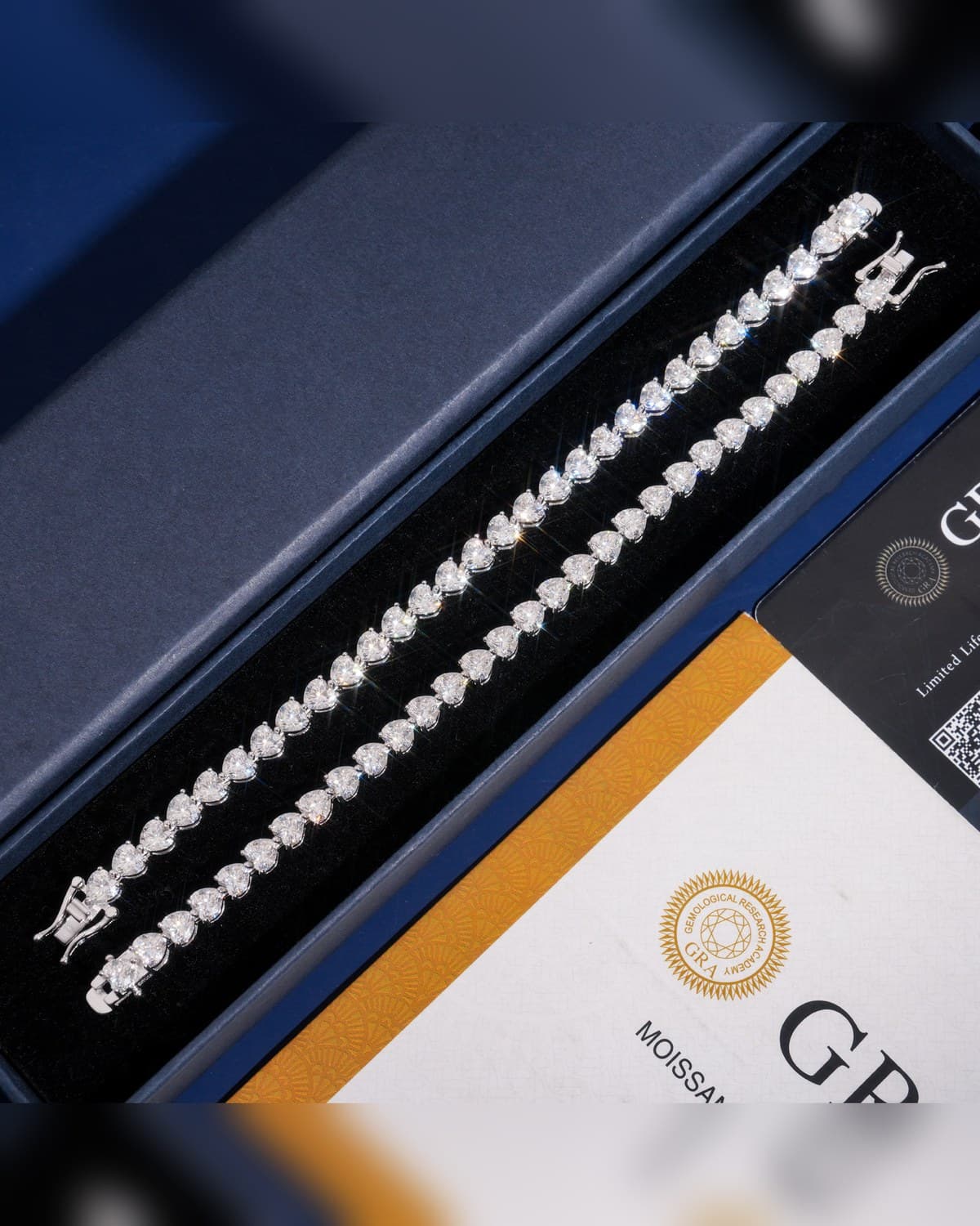 CŒUR — bracelet tennis à pierres cœur, finition argentée, avec certificat GRA